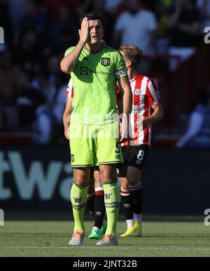 London, England, 13.. August 2022. Harry Maguire von Manchester United sieht während des Spiels der Premier League im Brentford Community Stadium, London, niedergeschlagen aus. Bildnachweis sollte lauten: Paul Terry / Sportimage Stockfoto