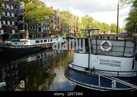 Lastkähne auf der Brouwersgracht in Jordaan in Amsterdam Stockfoto