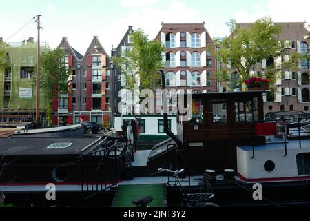 Lastkähne auf der Brouwersgracht in Jordaan in Amsterdam Stockfoto