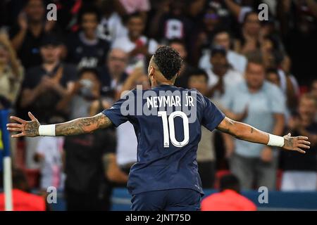 Paris, Frankreich, Frankreich. 13. August 2022. NEYMAR JR von PSG feiert sein Tor während des Ligue 1-Spiels zwischen Paris Saint-Germain (PSG) und Montpellier Herault Sport Club (MHSC) am 13. August 2022 im Stadion Parc des Princes in Paris, Frankreich. (Bild: © Matthieu Mirville/ZUMA Press Wire) Stockfoto