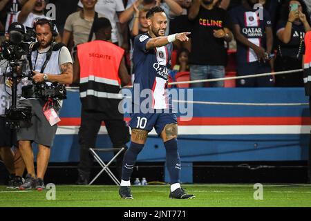 Paris, Frankreich, Frankreich. 13. August 2022. NEYMAR JR von PSG feiert sein Tor während des Ligue 1-Spiels zwischen Paris Saint-Germain (PSG) und Montpellier Herault Sport Club (MHSC) am 13. August 2022 im Stadion Parc des Princes in Paris, Frankreich. (Bild: © Matthieu Mirville/ZUMA Press Wire) Stockfoto