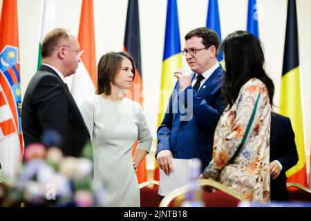 2. Konferenz zur Unterstützung der Republik Moldau. (LR): Bogdan Lucian Aurescu, Minister für auswärtige Angelegenheiten Rumäniens, Annalena Baerbock (Bündnis 90/die Grünen), Bundesaußenminister, Marcel Spatari, Minister für Arbeit und soziale Sicherheit der Republik Moldau, Und Chrysoula Zacharopoulou, Staatssekretärin für Entwicklung, Frankophonie und internationale Partnerschaften beim Minister für Europa und auswärtige Angelegenheiten der Französischen Republik. Bukarest, 07/15/2022 Stockfoto