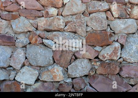 Wandstruktur aus Stein. Vorderansicht bunte Steinwand Textur Hintergrund. Steinwand für Hintergrund Idee Konzept Stockfoto