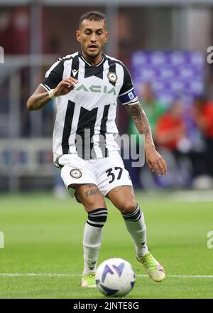 Mailand, Italien, 13.. August 2022. Roberto Pereyra von Udinese Calcio während der Serie A Spiel bei Giuseppe Meazza, Mailand. Bildnachweis sollte lauten: Jonathan Moscrop / Sportimage Stockfoto