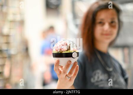 Hunderte von Ständen und Live-Performances, Teilnehmer als Anime, nahmen an der Anime & Gaming Con 2022, Novotel London West, London, Großbritannien, Teil. - 13. August 2022. Stockfoto