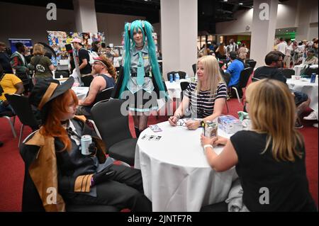 Hunderte von Ständen und Live-Performances, Teilnehmer als Anime, nahmen an der Anime & Gaming Con 2022, Novotel London West, London, Großbritannien, Teil. - 13. August 2022. Stockfoto