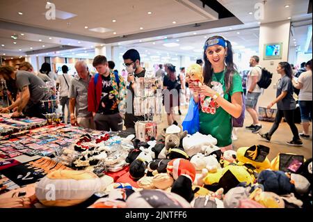 Hunderte von Ständen und Live-Performances, Teilnehmer als Anime, nahmen an der Anime & Gaming Con 2022, Novotel London West, London, Großbritannien, Teil. - 13. August 2022. Stockfoto