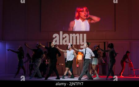 Edinburgh, Schottland, Großbritannien, 13.. August 2022. Scottish Ballet perform Coppelia: Die Weltpremiere der Tanzcompagnie mit Choreografie und Regie von Jess und Morgs beginnt im Festival Theatre. Mit Constance Devernay als Swanhilde, Bruno Micchiardi als Dr. Coppelius & Simon Schligen als Franz Stockfoto