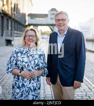 Deutschland. 22.. Juni 2022. Svenja Schulze (SPD), Bundesministerin für wirtschaftliche Zusammenarbeit und Entwicklung, und Rolf Steltemeier, UNIDO ITPO Deutschland, Berlin. 06/24/2022. Kredit: dpa/Alamy Live Nachrichten Stockfoto