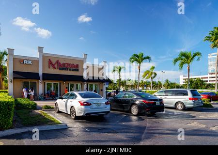 Miami, FL, USA - 31. Juli 2022: Mizumi Buffet und Sushi Miami FL Stockfoto