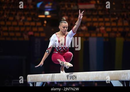 München, Deutschland. 11. August 2022. Emma Leonie MALEWSKI (GER), Action, Balance Beam, Balance Beam. Kunstturnen, Gymnastik, Frauen, Frauen in der Olympiahalle. Europameisterschaften München 2022 am 11.. August 2022 ?SVEN SIMON Fotoagentur GmbH & Co. Pressefoto KG # Prinzess-Luise-Str. 41 # 45479 M uelheim/R uhr # Tel 0208/9413250 # Fax. 0208/9413260 # GLS Bank # BLZ 430 609 67 # Konto 4030 025 100 # IBAN DE75 4306 0967 4030 0251 00 # BIC GENODEM1GLS # www.svensimon.net. Kredit: dpa/Alamy Live Nachrichten Stockfoto