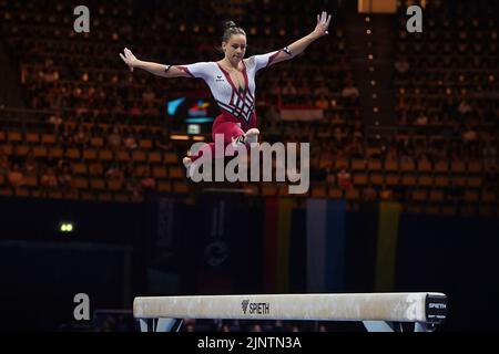 München, Deutschland. 11. August 2022. Sarah VOSS (GER), Action, Balance Beam, Balance Beam. Kunstturnen, Gymnastik, Frauen, Frauen in der Olympiahalle. Europameisterschaften München 2022 am 11.. August 2022 ?SVEN SIMON Fotoagentur GmbH & Co. Pressefoto KG # Prinzess-Luise-Str. 41 # 45479 M uelheim/R uhr # Tel 0208/9413250 # Fax. 0208/9413260 # GLS Bank # BLZ 430 609 67 # Konto 4030 025 100 # IBAN DE75 4306 0967 4030 0251 00 # BIC GENODEM1GLS # www.svensimon.net. Kredit: dpa/Alamy Live Nachrichten Stockfoto