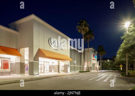 Stuart, FL, USA - 6. August 2022: Ultra Beauty Supply im RK Center Pineapple Commons Stuart FL Stockfoto