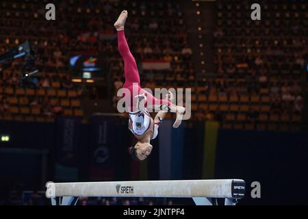 München, Deutschland. 11. August 2022. Kim BUI (GER), Action, Balance Beam, Balance Beam. Kunstturnen, Gymnastik, Frauen, Frauen in der Olympiahalle. Europameisterschaften München 2022 am 11.. August 2022 ?SVEN SIMON Fotoagentur GmbH & Co. Pressefoto KG # Prinzess-Luise-Str. 41 # 45479 M uelheim/R uhr # Tel 0208/9413250 # Fax. 0208/9413260 # GLS Bank # BLZ 430 609 67 # Konto 4030 025 100 # IBAN DE75 4306 0967 4030 0251 00 # BIC GENODEM1GLS # www.svensimon.net. Kredit: dpa/Alamy Live Nachrichten Stockfoto