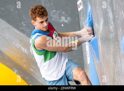 München, Deutschland. 13. August 2022. Europameisterschaften, Europameisterschaft, Sportklettern, Bouldern, Männer, Finale, am Königsplatz. Filip Schenk aus Italien in Aktion. Quelle: Sven Hoppe/dpa/Alamy Live News Stockfoto