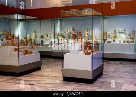 Verschiedene Töpferwaren im Archäologischen Museum von Heraklion in Kreta Griechenland Stockfoto