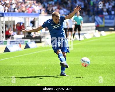 Karlsruhe, Deutschland. 13. August 2022. Fußball: 2. Bundesliga, Karlsruher SC - SV Sandhausen, Matchday 4, im BBBank Wildpark. Karlsruher Marco Thiede. Kredit: Uli Deck/dpa - WICHTIGER HINWEIS: Gemäß den Anforderungen der DFL Deutsche Fußball Liga und des DFB Deutscher Fußball-Bund ist es untersagt, im Stadion und/oder vom Spiel aufgenommene Fotos in Form von Sequenzbildern und/oder videoähnlichen Fotoserien zu verwenden oder zu verwenden./dpa/Alamy Live News Stockfoto