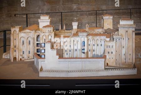 Modell des Papstpalastes - Palast der Päpste, im Palast ausgestellt. Avignon, Vaucluse, Frankreich. Das historische Zentrum von Avignon ist ein UNESCO-Weltkulturerbe Stockfoto