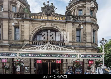 Das Buxton Opera House befindet sich in The Square, Buxton, Derbyshire, England. Stockfoto