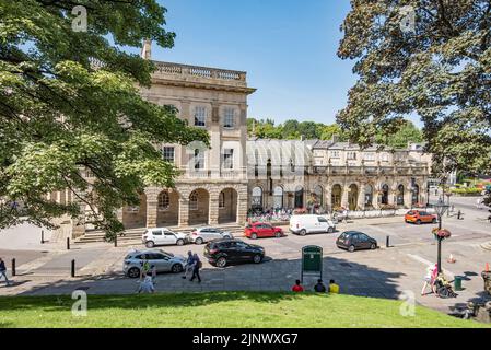 Buxton Baths (neben dem Crescent) am Fuße der Hänge in Buxton, Derbyshire (Gebiet des Peak District). Stockfoto