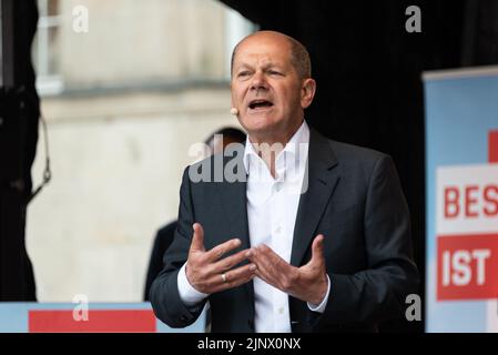 Porträt des deutschen Bundeskanzlers Olaf Scholz bei einer Wahlveranstaltung in Kiel Stockfoto