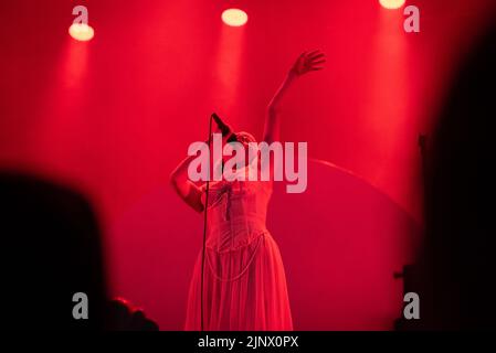 Oslo, Norwegen. 13. August 2022. Die norwegische Sängerin, Musikerin und Songwriterin Aurora spielt ein Live-Konzert während des norwegischen Musikfestivals Oyafestivalen 2022 in Oslo. (Foto: Gonzales Photo/Alamy Live News Stockfoto