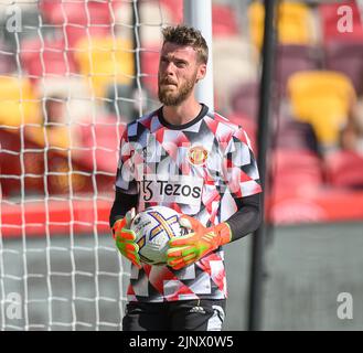 13 Aug 2022 - Brentford gegen Manchester United - Premier League - GTECH Community Stadium der Torhüter von Manchester United, David De Gea, verlässt das Spielfeld, nachdem er beim Premier League-Spiel im GTECH Community Stadium, London, ernsthafte Torhüterfehler gemacht hat. Picture : Mark Pain / Alamy Live News Stockfoto