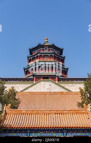 Wahrzeichen Turm der buddhistischen Weihrauch im Sommerpalast in Peking, China im März 2018. Stockfoto