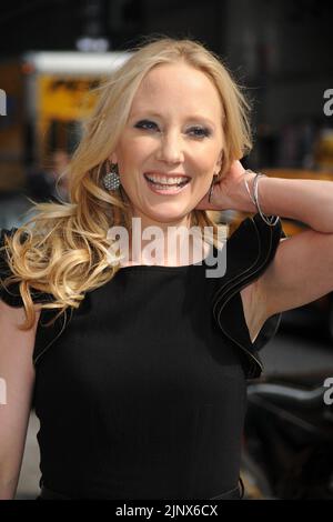 NEW YORK - AUGUST 26: Die Schauspielerin Anne Heche besucht am 26. August 2009 die "Late Show with David Letterman" im Ed Sullivan Theater in New York City People; Anne Heche Stockfoto