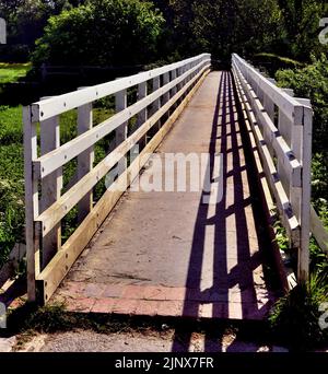 White Bridge über den Cuckmere River in Alfriston, East Sussex. Stockfoto