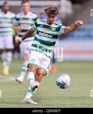 Joao Pedro Jota von Celtic erzielt beim Cinch Premiership-Spiel im BBSP Stadium Rugby Park, Kilmarnock, das zweite Tor des Spiels ihrer Mannschaft. Bilddatum: Sonntag, 14. August 2022. Stockfoto