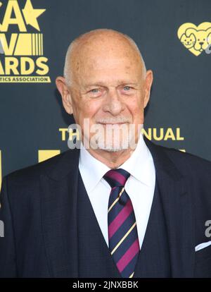 BEVERLY HILLS, CA - AUGUST 13: Gerald McRaney bei den jährlichen HCA TV Awards 2. im Beverly Hilton - International Terrace in Beverly Hills, Kalifornien, am 13. August 2022. Quelle: Saye Sadou/MediaPunch Stockfoto