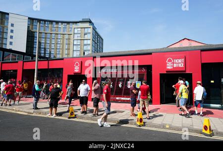 Nottingham, Großbritannien. 14. August 2022. Eine allgemeine Ansicht der Fans vor dem Spiel der Premier League auf dem City Ground, Nottingham. Bildnachweis sollte lauten: Andrew Yates/Sportimage Kredit: Sportimage/Alamy Live News Stockfoto