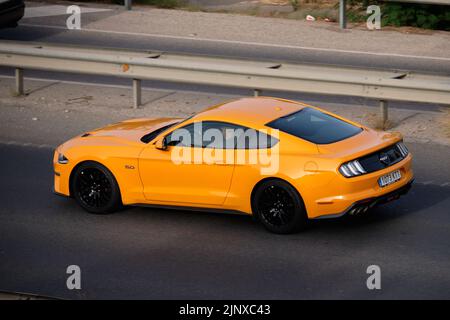 2019 Ford Mustang 5,0 GT auf dem Highway. Provinz Malaga, Spanien. Stockfoto