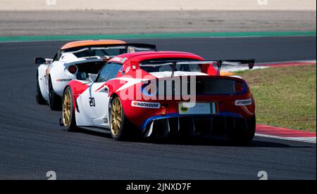 Rennwagen Lotus Elise Rückansicht Aktion auf der Rennstrecke. Vallelunga, Italien. April 30 2022, Rennwochenende Stockfoto