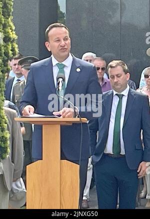 BESTE VERFÜGBARE QUALITÄT Tanaiste Leo Varadkar spricht anlässlich der Gedenkfeier des irischen Revolutionärs Michael Collins und des ehemaligen Ministers Arthur Griffith 100. auf dem Glasnevin Cemetary in Dublin. Bilddatum: Sonntag, 14. August 2022. Stockfoto