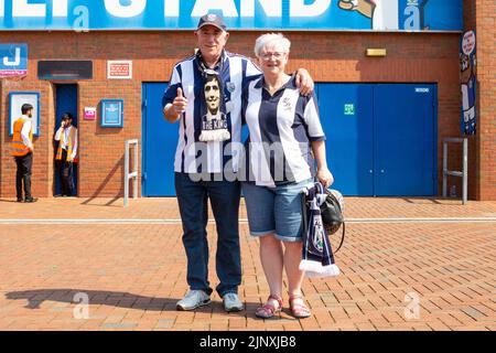 Blackburn, Großbritannien. 14.. August 2022. West von Fans.das Sky Bet Championship-Spiel zwischen Blackburn Rovers und West Bromwich Albion im Ewood Park, Blackburn am Sonntag, 14.. August 2022. (Kredit: Mike Morese | MI News)Ewood Park Eckflagge.das Sky Bet Championship Match zwischen Blackburn Rovers und West Bromwich Albion am Sonntag, 14.. August 2022 im Ewood Park, Blackburn. (Kredit: Mike Morese | MI News) Kredit: MI News & Sport /Alamy Live News Stockfoto