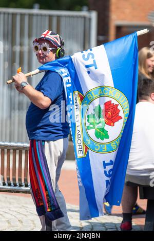 Blackburn, Großbritannien. 14.. August 2022. Ewood Park-Eckflagge.das Sky Bet Championship-Spiel zwischen Blackburn Rovers und West Bromwich Albion im Ewood Park, Blackburn, am Sonntag, 14.. August 2022. (Kredit: Mike Morese | MI News)Ewood Park Eckflagge.das Sky Bet Championship Match zwischen Blackburn Rovers und West Bromwich Albion am Sonntag, 14.. August 2022 im Ewood Park, Blackburn. (Kredit: Mike Morese | MI News) Kredit: MI News & Sport /Alamy Live News Stockfoto