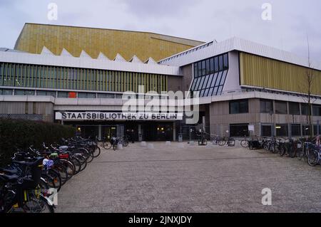 Berlin, Deutschland: Eingang der Staatsbibliothek zu Berlin, Haus Potsdamer StraÃŸe Stockfoto