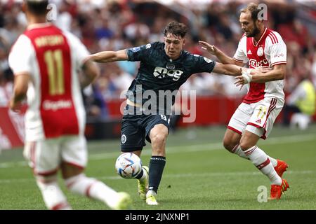 AMSTERDAM - (lr) Jorgen Strand Larsen vom FC Groningen, Daley Blind von Ajax während des niederländischen Eredivisie-Spiels zwischen Ajax Amsterdam und dem FC Groningen in der Johan Cruijff Arena am 14. August 2022 in Amsterdam, Niederlande. ANP MAURICE VAN STEEN Stockfoto