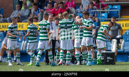 Kilmarnock, Schottland, Großbritannien. 14.. August 2022; The BBSP Stadium Rugby Park, Kilmarnock, Schottland: Schottischer Premier League-Fußball, Kilmarnock FC gegen Celtic: Keltische Spieler während einer Wasserpause Credit: Action Plus Sports Images/Alamy Live News Stockfoto