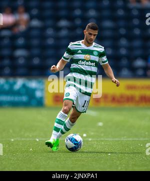 Kilmarnock, Schottland, Großbritannien. 14.. August 2022; The BBSP Stadium Rugby Park, Kilmarnock, Schottland: Schottischer Premier League-Fußball, Kilmarnock FC gegen Celtic: Liel Abada von Celtic am Ball Credit: Action Plus Sports Images/Alamy Live News Stockfoto