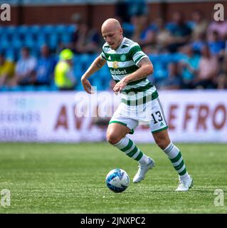 Kilmarnock, Schottland, Großbritannien. 14.. August 2022; The BBSP Stadium Rugby Park, Kilmarnock, Schottland: Schottischer Premier League-Fußball, Kilmarnock FC gegen Celtic: Aaron Mooy von Celtic am Ball Credit: Action Plus Sports Images/Alamy Live News Stockfoto