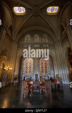 Die Grand Hall in Penryhn Castle, Gwynedd, Nordwales Stockfoto