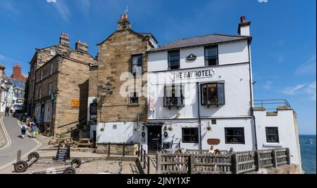 The Bay Hotel (öffentliches Haus), The Dock, Robin Hood's Bay, Whitby, North Yorkshire, England, VEREINIGTES KÖNIGREICH Stockfoto