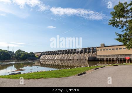 John H Kerr Damm in der Nähe von Boydton Mecklenburg County, in Virginia, USA. Wasserkraftwerk, aber nicht erzeugen so eine ruhige friedliche Aufnahme. Stockfoto