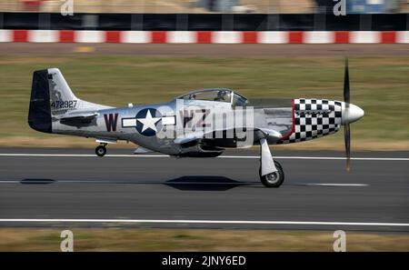 P-51D Mustang, „Frances Dell“, der vom Royal International Air Tattoo 2022 abreist Stockfoto