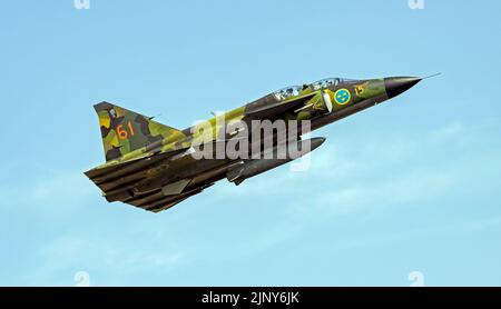 Schwedische Luftwaffe historischen Flug Viggen Abfahrt der Royal International Air Tattoo Stockfoto