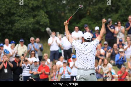 Der schottische Ewen Ferguson reagiert nach dem Gewinn der ISPS am vierten Tag der ISPS HANDA World Invitational im Galgorm Castle Golf Club in der Grafschaft Antrim, Nordirland. Bilddatum: Sonntag, 14. August 2022. Stockfoto