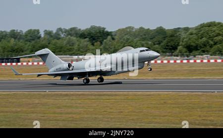 Bombardier BD-700 Sentinel R1, Abfahrt des Royal International Air Tattoo Stockfoto